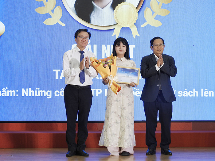 Báo Người Lao Động trao giải hai cuộc thi viết “Người Thầy kính yêu” và “Lòng tốt quanh ta”