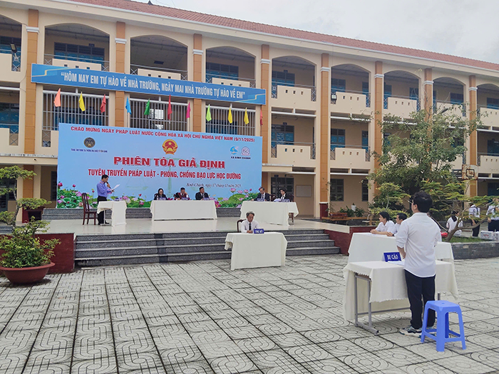 Nâng cao nhận thức và trách nhiệm pháp luật cho học sinh qua phiên tòa giả định về bạo lực học đường