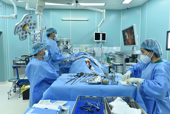 Hai ca phẫu thuật nội soi lấy tạng ghép được thực hiện cùng lúc tại Bệnh viện Quân y 175