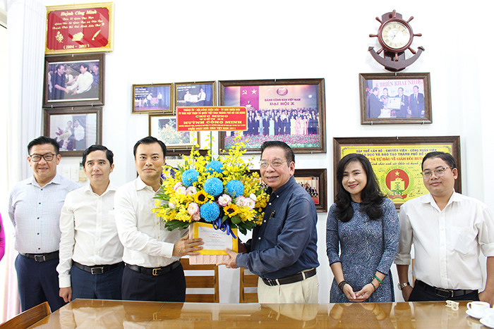 Lãnh đạo TP chúc mừng thầy cô giáo nhân 20-11