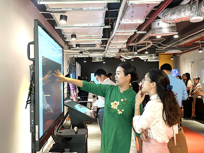 TP.HCM: Đưa Thư viện số văn hóa đến trường học