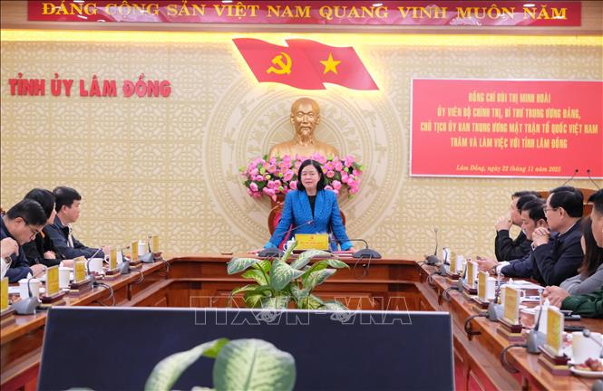 Đồng chí Bùi Thị Minh Hoài kiểm tra và làm việc với tỉnh Lâm Đồng 