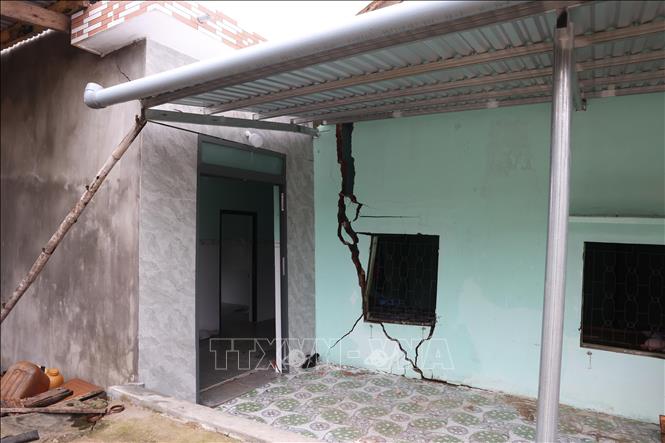 Hỗ trợ xây dựng, sửa chữa nhà cho nhân dân sau mưa lũ