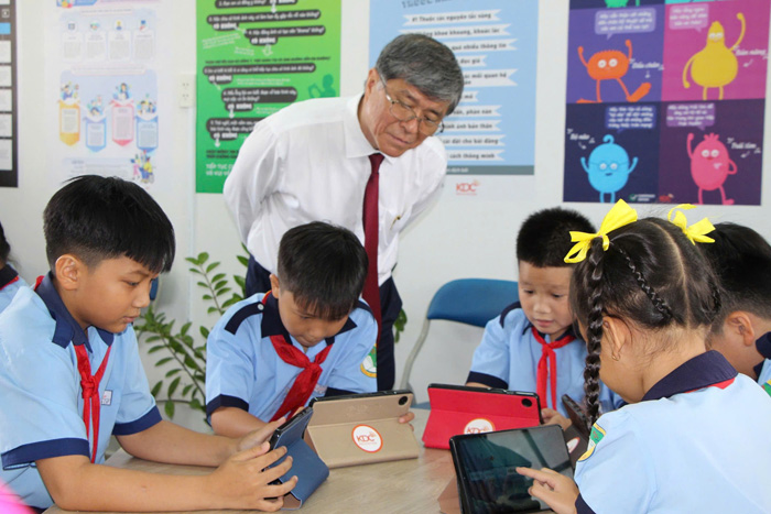 “Bình dân học vụ số” phủ khắp đời sống ngành giáo dục: Phát huy vai trò nòng cốt của ngành giáo dục trong phổ cập kiến thức, kỹ năng số đến mọi tầng lớp nhân dân