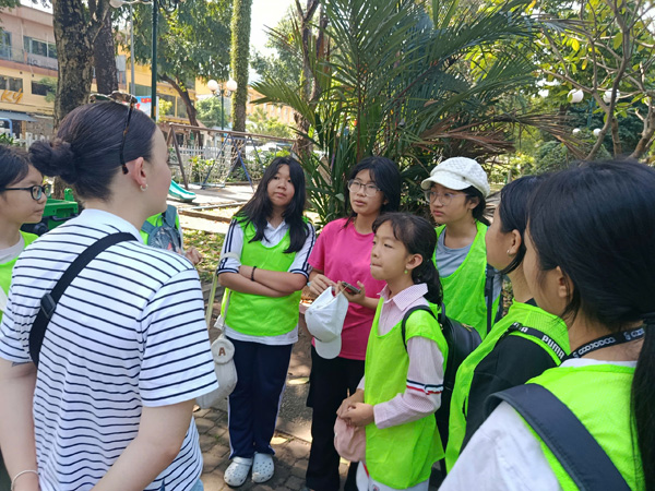 Nữ sinh lớp 8 tạo sân chơi giúp bạn trau dồi tiếng Anh