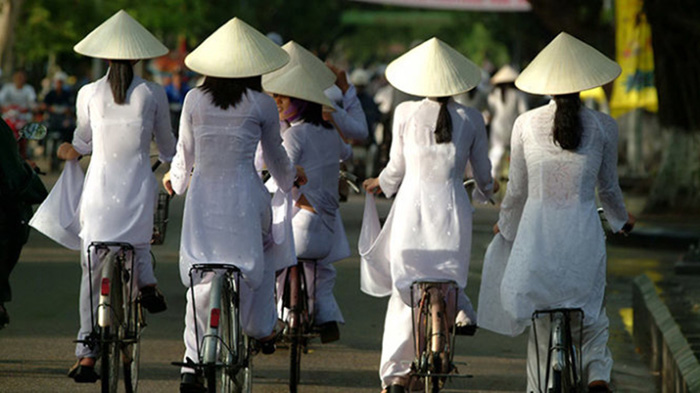 Nguy cơ gây tai nạn từ trang phục đến trường