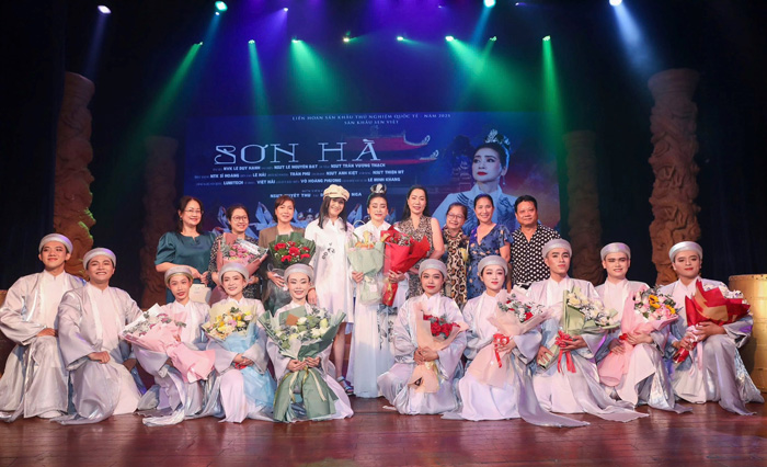 NSƯT Tuyết Thu và dấu ấn “Sơn hà”