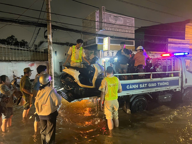 TP.HCM: Kéo giảm tai nạn giao thông đường bộ lẫn đường thủy