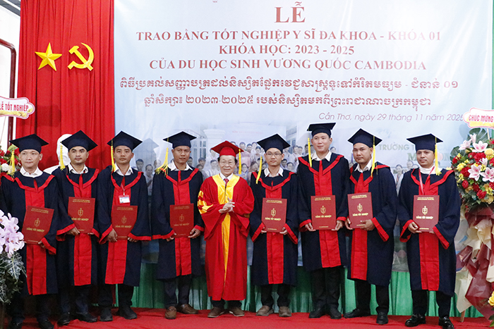 Trường Quốc tế Mekong trao bằng tốt nghiệp cho khóa du học sinh Campuchia