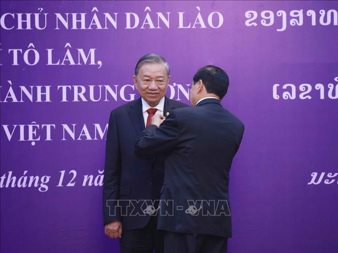 Tổng Bí thư Tô Lâm nhận Huân chương Vàng Quốc gia của Nhà nước Lào