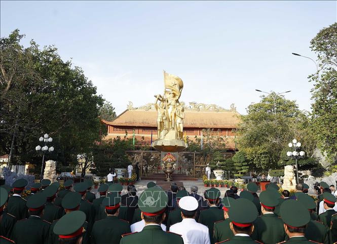 Tổng Bí thư Tô Lâm dâng hương tại các di tích lịch sử ở Cần Thơ