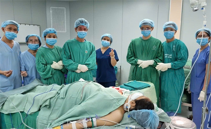 Bệnh viện Đa khoa Bình Dương nối lại bàn tay cho thai phụ mang song thai sau gần hai tháng ghép nuôi tạm vào cẳng chân