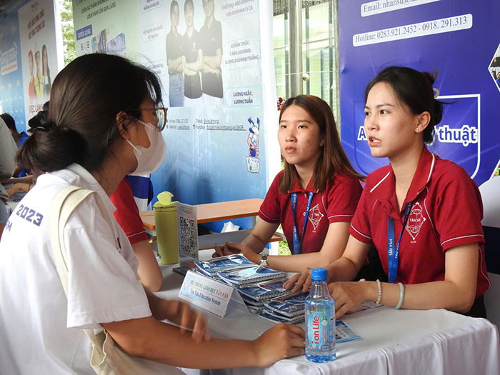 TP.HCM yêu cầu doanh nghiệp chi trả lương và thưởng đúng hạn cho người lao động