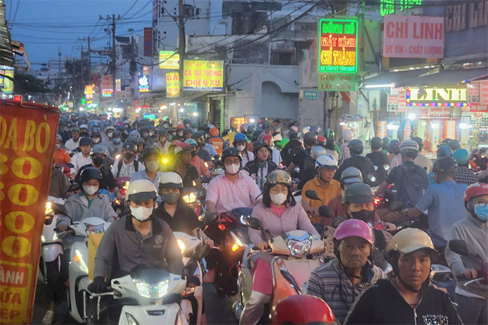 TP.HCM: Ùn tắc giao thông trên địa bàn tiếp tục diễn biến phức tạp