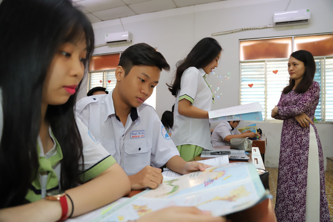 Cần thấy ưu và khuyết điểm từ sách giáo khoa hiện hành