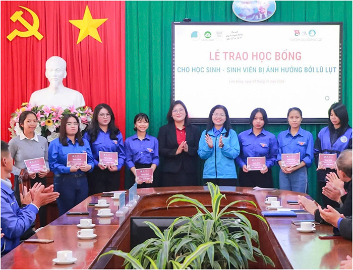 Lâm Đồng: Trao 25 suất học bổng cho sinh viên có hoàn cảnh khó khăn
