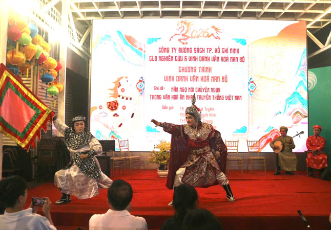 Học sinh hào hứng với hình tượng ngựa trong âm nhạc truyền thống