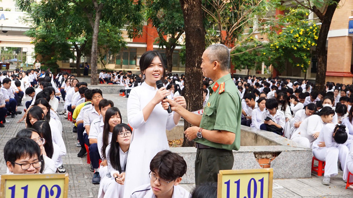 Dạy kiến thức song hành với bảo vệ học sinh