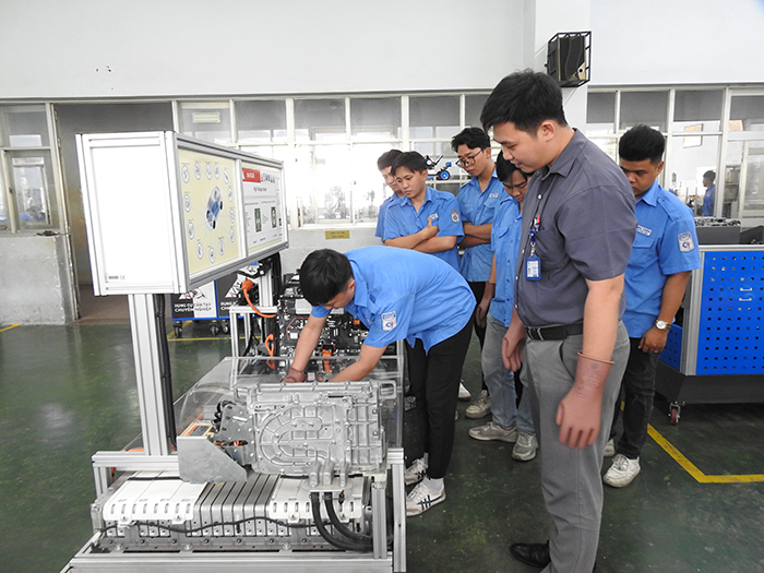 Giám đốc Sở GD-ĐT được quyền giao nhiệm vụ, đặt hàng hoặc tổ chức đấu thầu cung cấp dịch vụ sự nghiệp công sử dụng ngân sách trong lĩnh vực GDNN