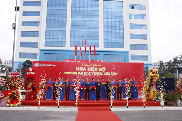 Đại học Y Dược Cần Thơ khánh thành nhà hiệu bộ