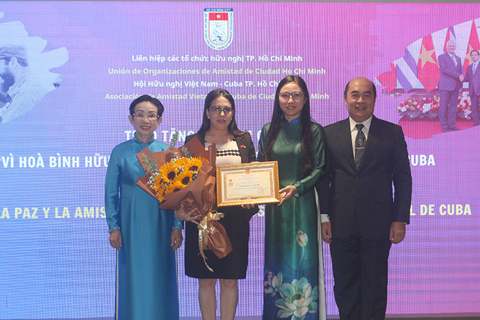 Họp mặt kỷ niệm Quốc khánh nước Cuba