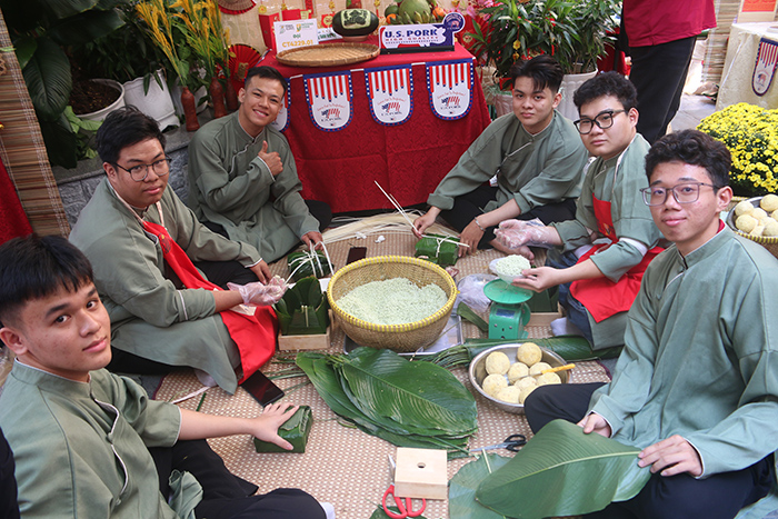 Gói bánh chưng “trao yêu thương” đến hoàn cảnh khó khăn dịp Tết Bính Ngọ 2026