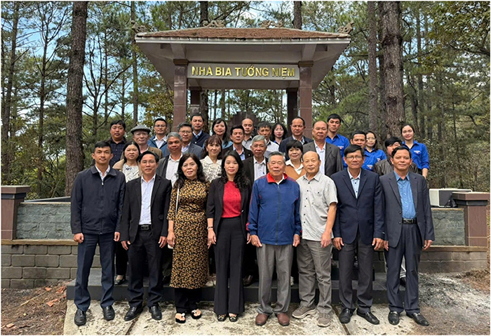 Lâm Đồng: Dâng hương, viếng các Liệt sĩ là cán bộ ngành Y tế hy sinh