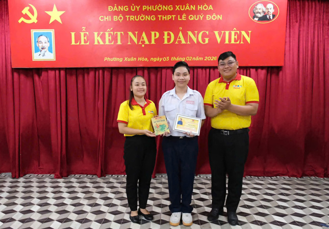 Từ mái trường đến đứng vào hàng ngũ của Đảng: Lan tỏa lý tưởng và trách nhiệm thế hệ trẻ