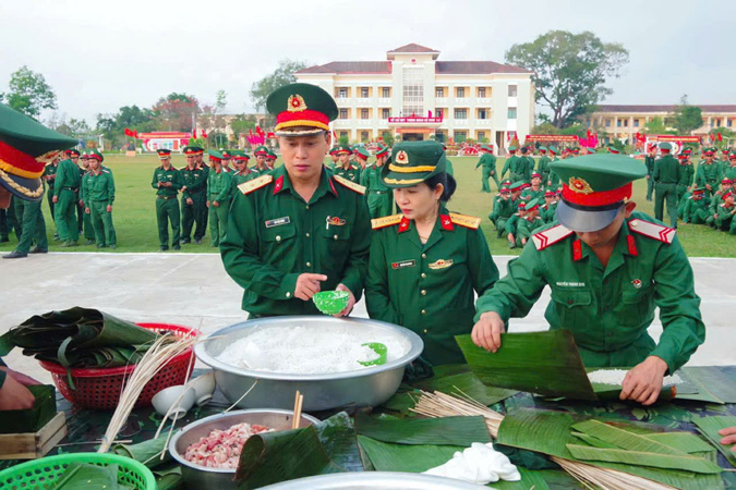 Đón Tết ở… thao trường