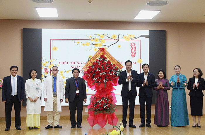 Bí thư Thành ủy Đà Nẵng Lê Ngọc Quang thăm các cơ sở y tế