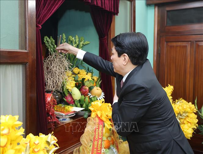 Chủ tịch nước Lương Cường dâng hương tưởng niệm Chủ tịch Hồ Chí Minh tại Nhà 67