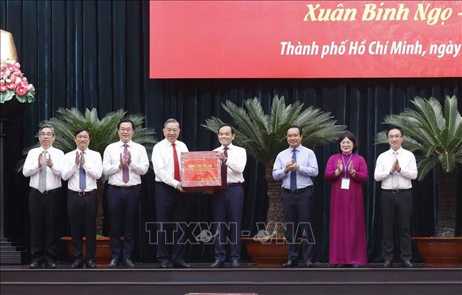 Tổng Bí thư chúc Tết Đảng bộ, chính quyền và nhân dân TP Hồ Chí Minh