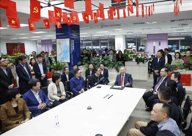 Tổng Bí thư Tô Lâm thăm, chúc Tết cán bộ, phóng viên VTV và VOV