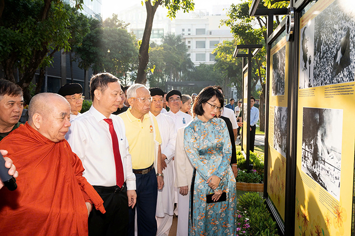 Triển lãm “Dân tộc anh hùng, Đảng quang vinh, Bác Hồ vĩ đại”
