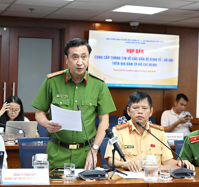 Cháy nhà trong hẻm ở TP.HCM, 3 người tử vong nghi do ngạt khói