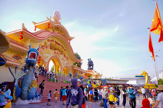 Du lịch TP.HCM: Xây dựng sản phẩm đặc trưng để giữ chân du khách lâu dài