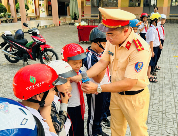 Đưa thông điệp “An toàn giao thông” đến học sinh