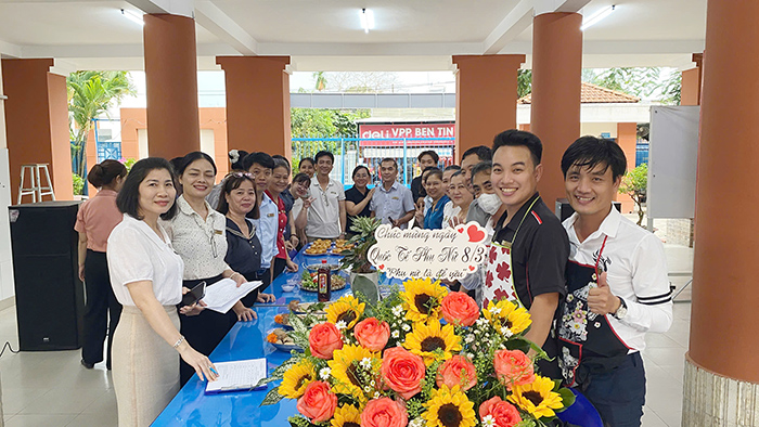 Ấm áp họp mặt 8-3 tại Trường THCS Phước Vĩnh An