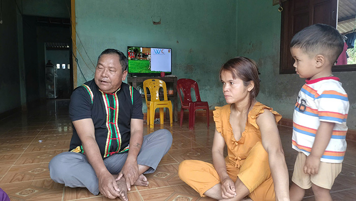 Theo bước già làng mang tin ngày hội non sông về bản