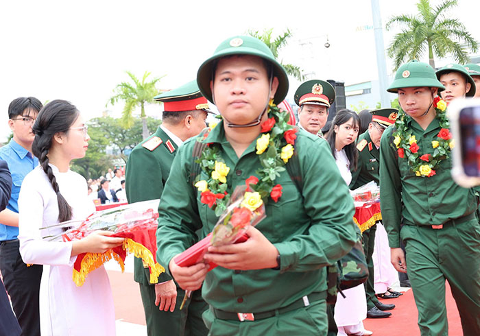 Hơn 4.600 thanh niên Đà Nẵng nô nức lên đường nhập ngũ