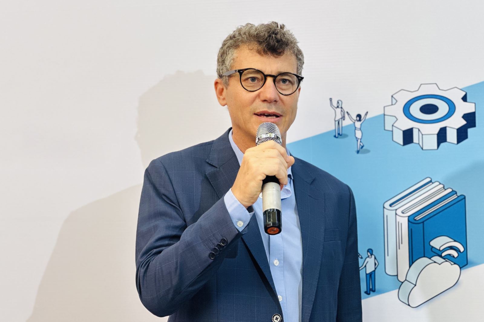 Đầu tư vào con người và văn hóa là cốt lõi mang lại hạnh phúc cho người dân