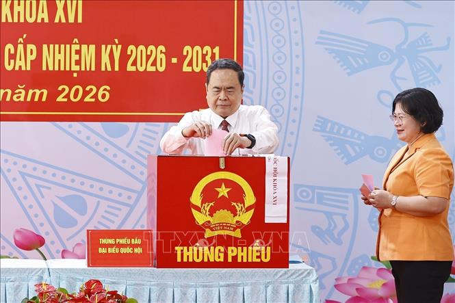 Chủ tịch Quốc hội Trần Thanh Mẫn bỏ phiếu bầu cử tại Thành phố Hồ Chí Minh