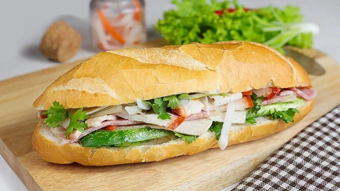 TP.HCM: Hơn 100 người nhập viện sau khi ăn bánh mì, nhiều mẫu xét nghiệm phát hiện Salmonella