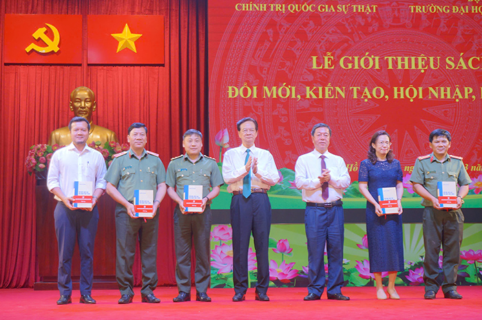 Nguyên Thủ tướng Nguyễn Tấn Dũng ra mắt sách “Đổi mới, kiến tạo, hội nhập, phát triển”