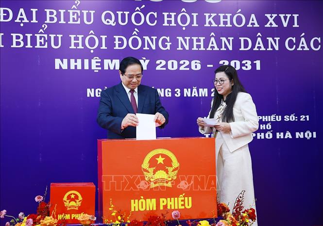 Thủ tướng Phạm Minh Chính bỏ phiếu bầu cử tại phường Tây Hồ, Hà Nội