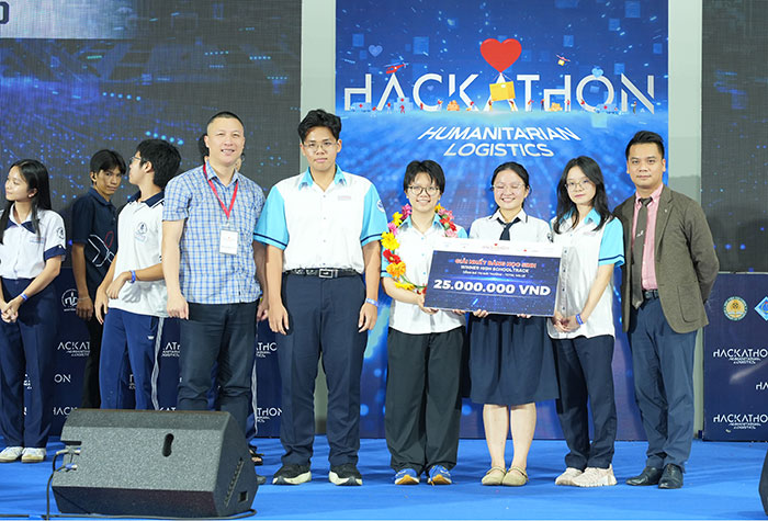 Trao giải cuộc thi “Hackathon Logistics nhân đạo 2026”