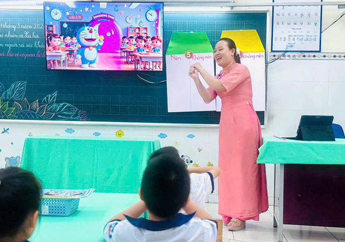 TP.HCM: Trường tiểu học ngoại thành xây dựng Fanpage song ngữ, giáo viên được hỗ trợ 5 triệu đồng học văn bằng 2 tiếng Anh