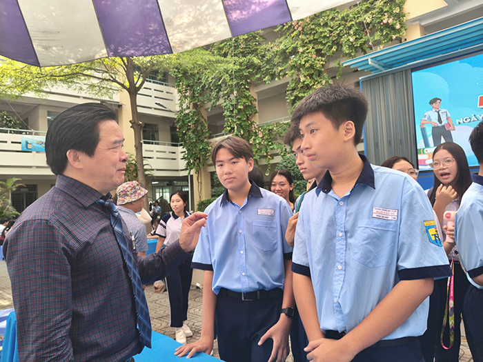 Hiệu trưởng Trường THPT Phú Nhuận khuyên học sinh không chọn trường theo số đông, không chọn vì áp lực