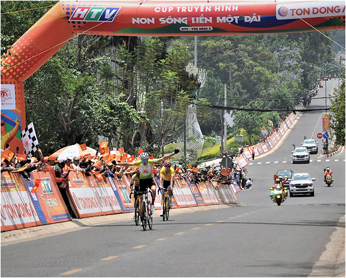Đoàn đua xe đạp tranh Cúp Truyền hình TP.HCM đến Đà Lạt