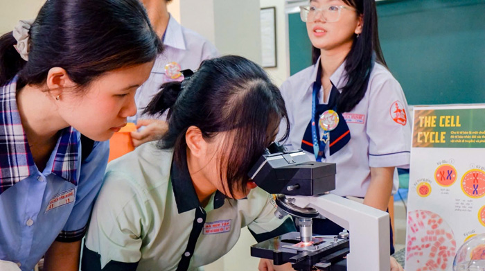 Có nên chọn trường THPT theo “review”?